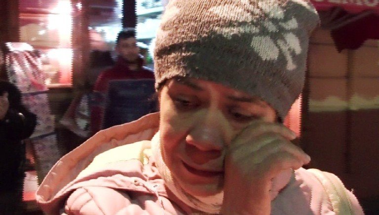 Elisabeth si asciuga le lacrime e1456295733788