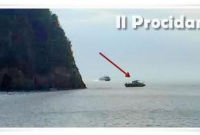 barca sulla secca a procida