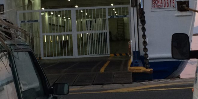 Caremar imbarco Napoli e1464703932934