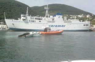 natante in fiamme porto dischia