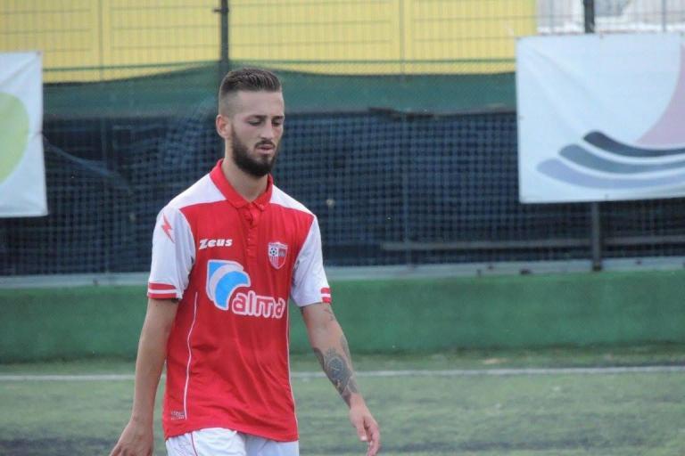Bacio Terracino calciatore Procida