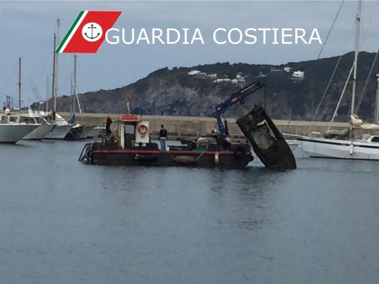 Pulizia porto Forio