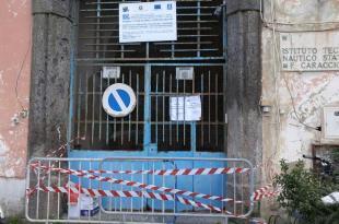 portone nautico pericolante