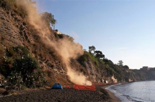 Spiaggia Chiaia e1500471303874