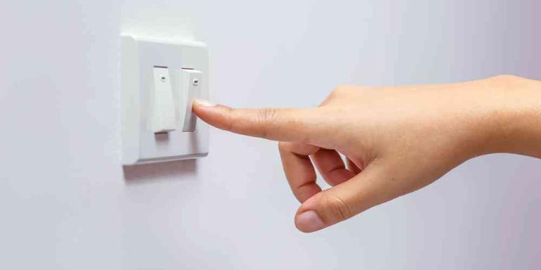 spegni la luce in ufficio