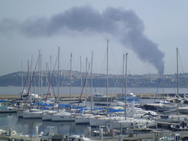 Fumo dal monte di procida e1526973400353
