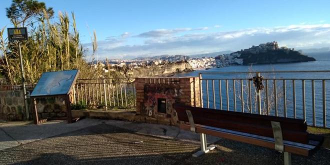 Panchina donata al Comune 1