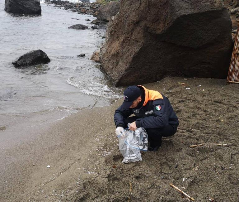 Spiaggiamento crostacei Ischia