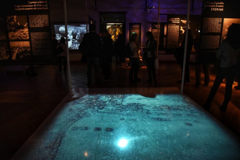 sala mostra castello di Baia e1558784827528