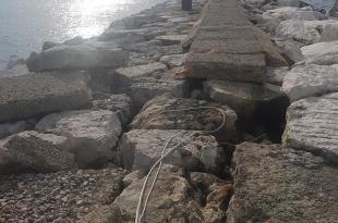 Scogliera marina grande